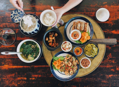 Cơm trưa ăn quê hương giữa Lòng Phố Thị