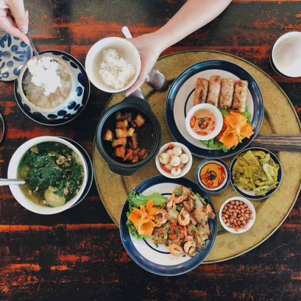 Cơm trưa ăn quê hương giữa Lòng Phố Thị