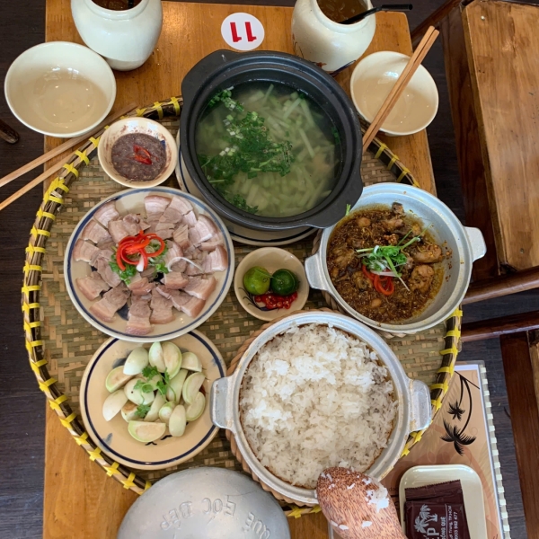 Cơm Quê Giữa Lòng Phố – Nơi Giữ Trọn Vị Ngon Từ Nguyên Liệu Sạch